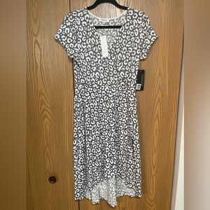 Sz M grey leopard print dress